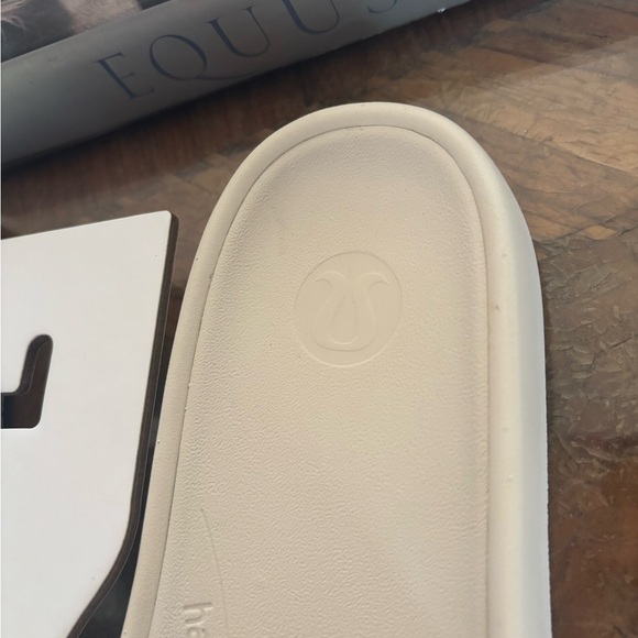 Lululemon Men’s RestFeel Slides in Light Ivory Size 10 - Picture 10 of 12